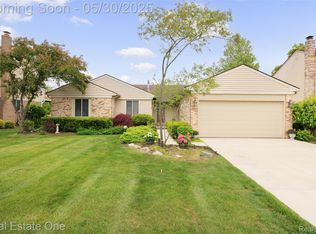 1194 Paddington Rd, Canton, MI 48187