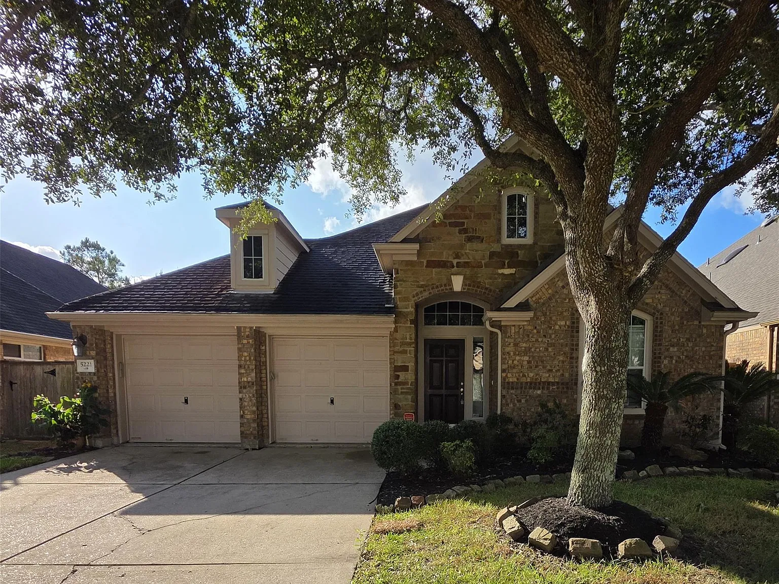 3 bed, 2.0 bath, 1880 sqft, $2,495 — Photo 2