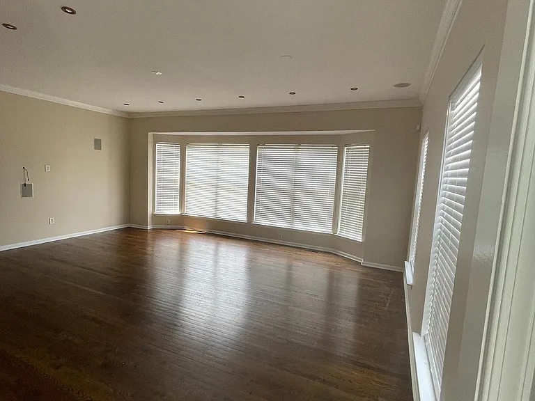 6633 Creek Point Way — Photo 11
