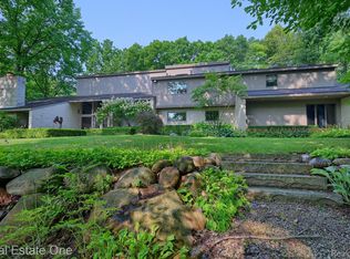 28575 Danvers Ct, Farmington Hills, MI