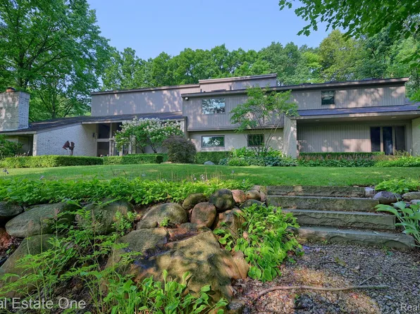 28575 Danvers Ct, Farmington Hills, MI 48334