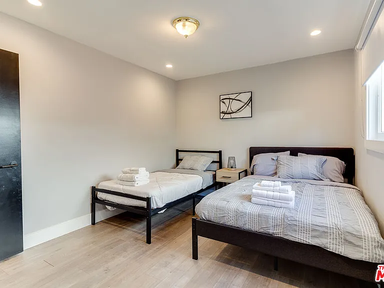 6966 Sedan Ave — Photo 16