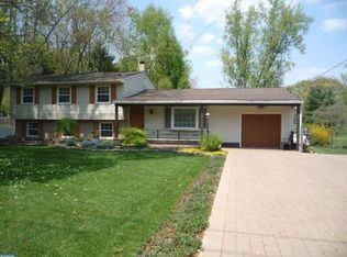 4 Vanderveer Dr, Lawrence Twp, NJ 08648