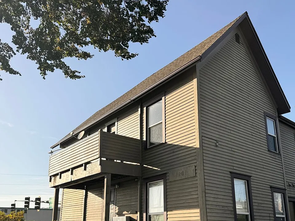 1201 Everett Ave