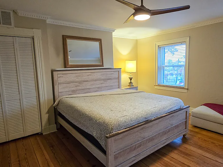 209 W Clay St — Photo 31