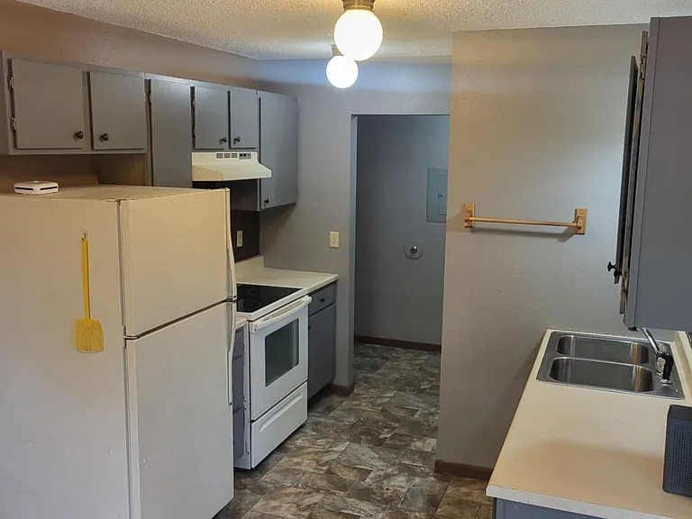 352 Main St — Photo 1