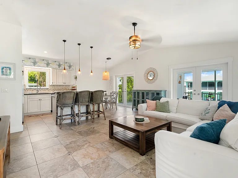 251 Bougainvillea St — Photo 4