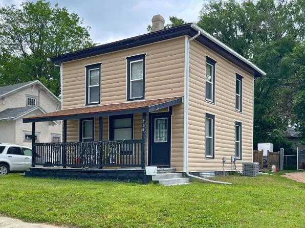 220 S 7th Ave, Burwell, NE 68823