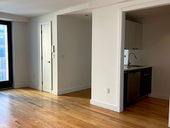 2nd image of 39 E 21st St #6-C