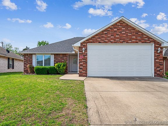 2nd image of 310 Savannah Park