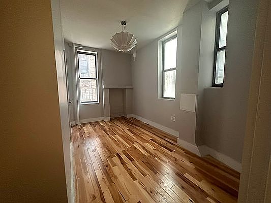 5th image of 2265 1st Ave #1R