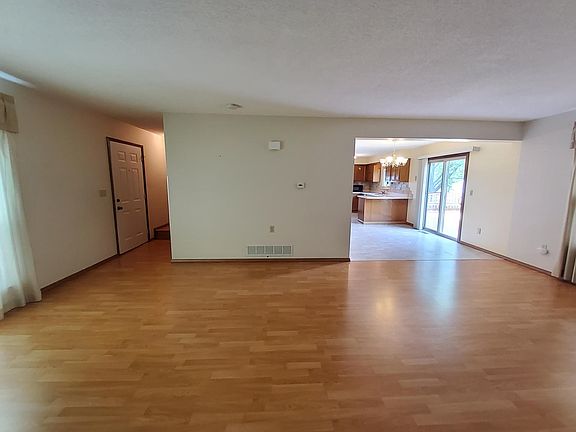 4th image of 410 Bluestem Ave