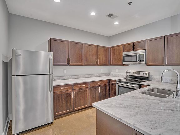 2nd image of 1903 Jefferson St APT 303