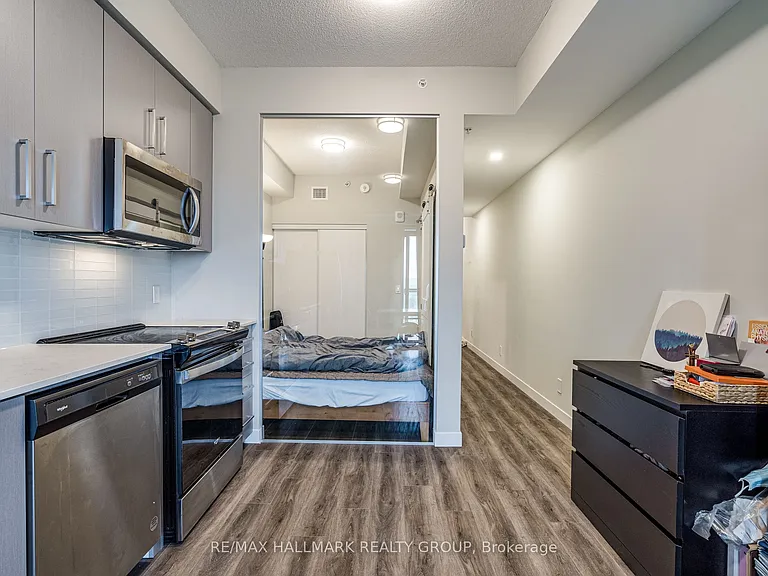 15 Queen St S #1006 — Photo 11
