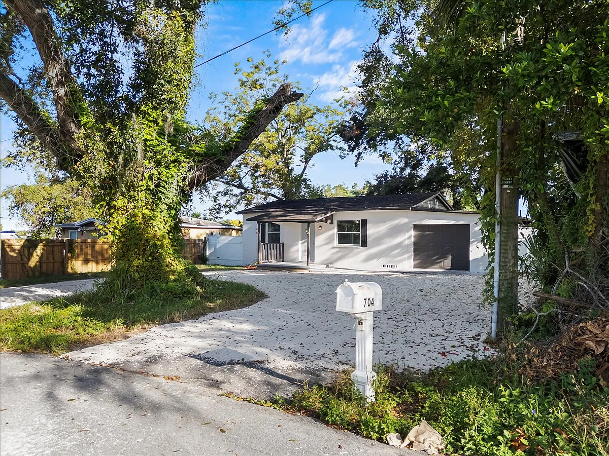3 bed, 1387 sqft, $1,799 — Photo 3