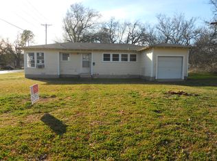 830 Oak St, Graham, TX 76450