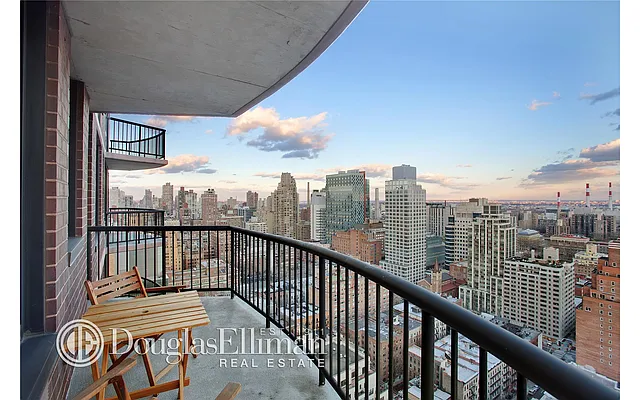 Sold by Douglas Elliman | media 27