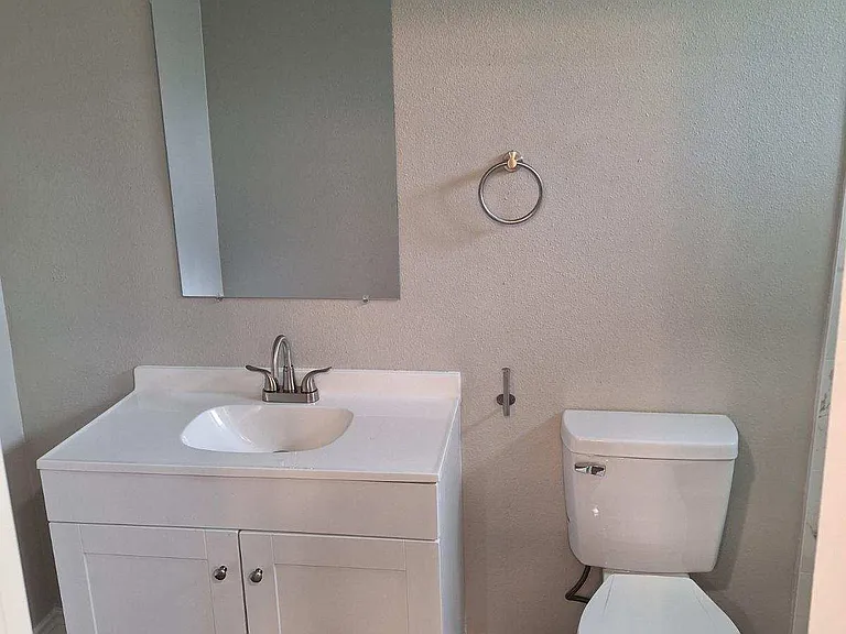 402 Azalea Dr — Photo 9