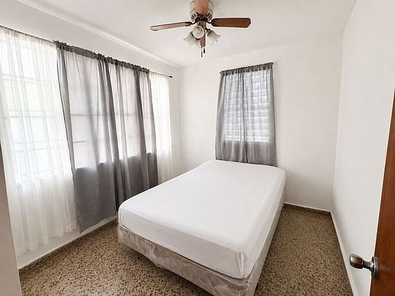 5th image of Urb Villa Turabo Calle Cipres #D-15