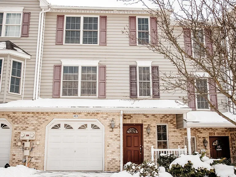 465 Sunday Dr — Photo 1