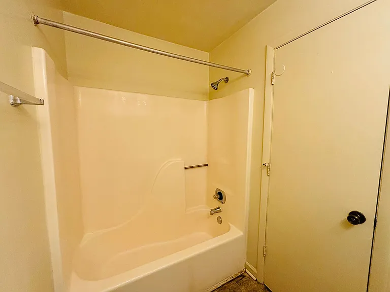 844 Claytor Sq — Photo 9