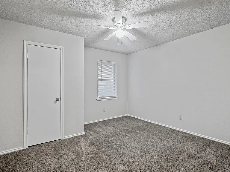 135 Prairie Creek Cir — Photo 10