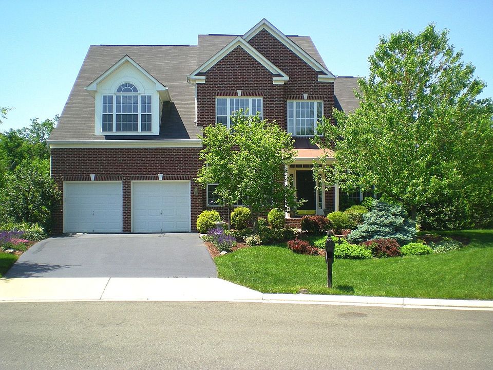 BRICK FRONT COLONIAL