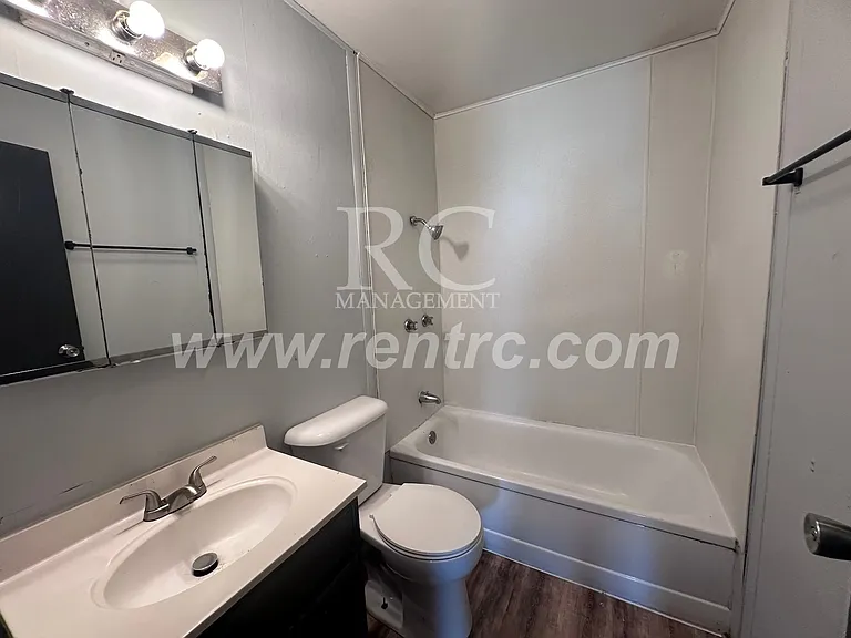 1204 Giddings St — Photo 4