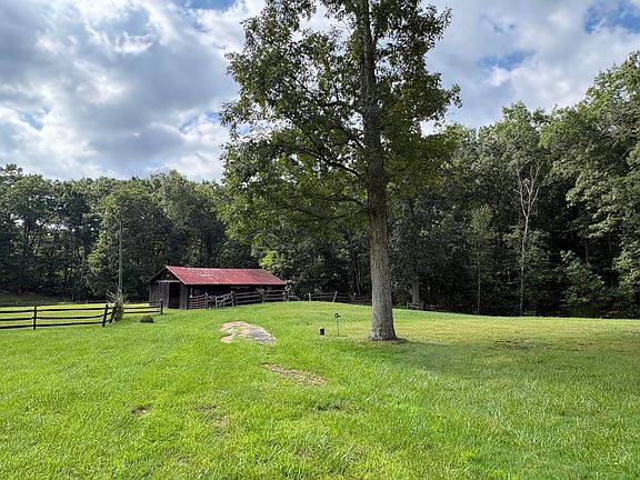 5th image of 608 Anderson Rd
