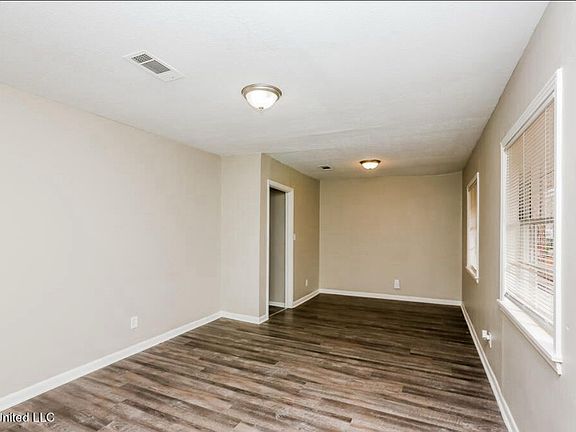 2nd image of 1060 Deryll St