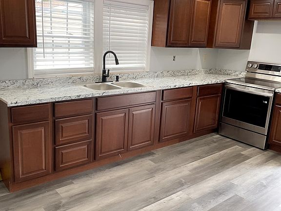 2nd image of 5 Bradley St #2