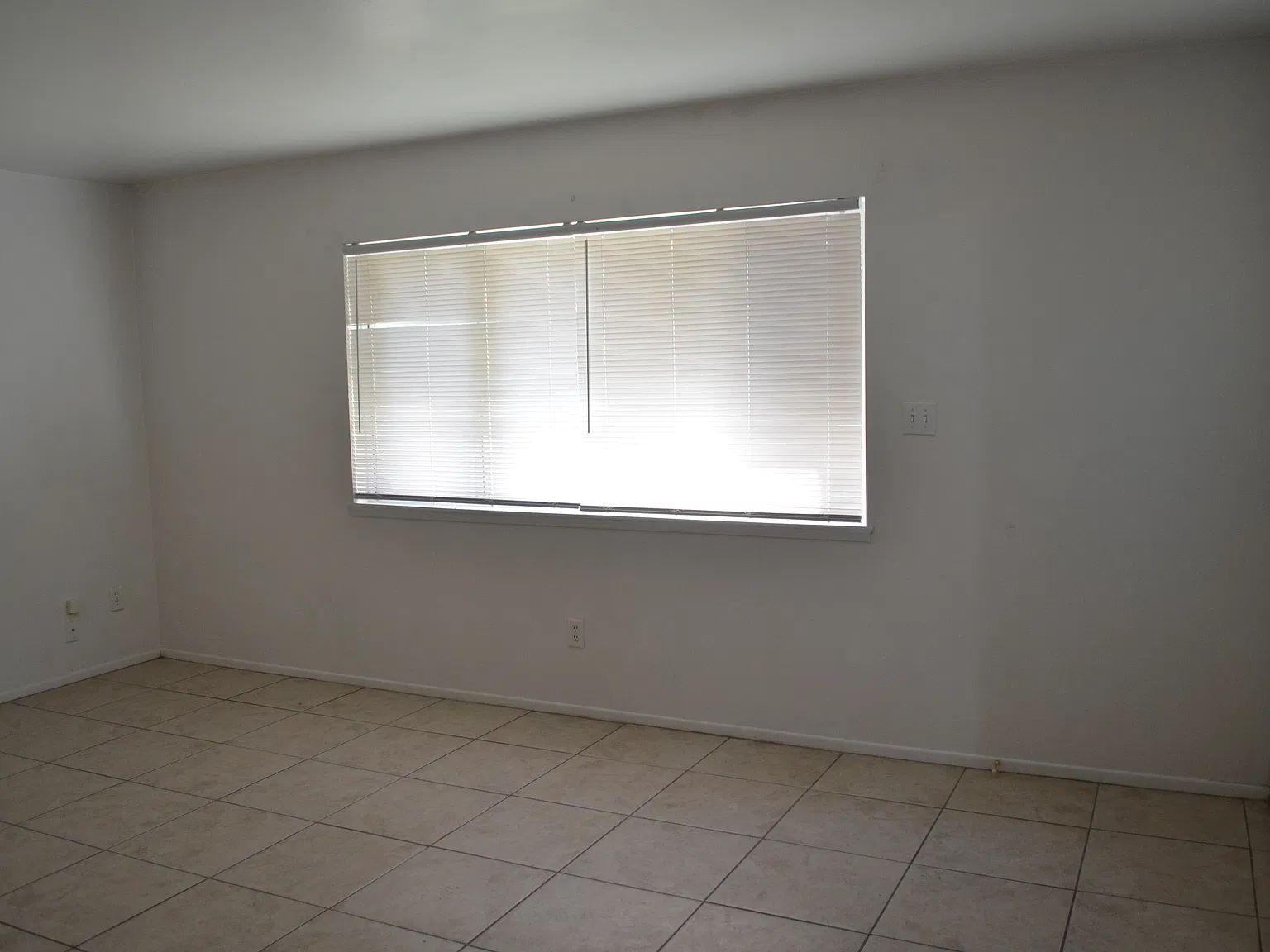 4 bed, 1315 sqft, $2,300 — Photo 2