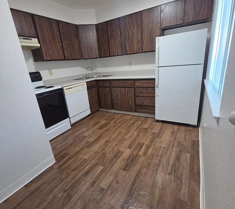 Parkview Villas & Apts