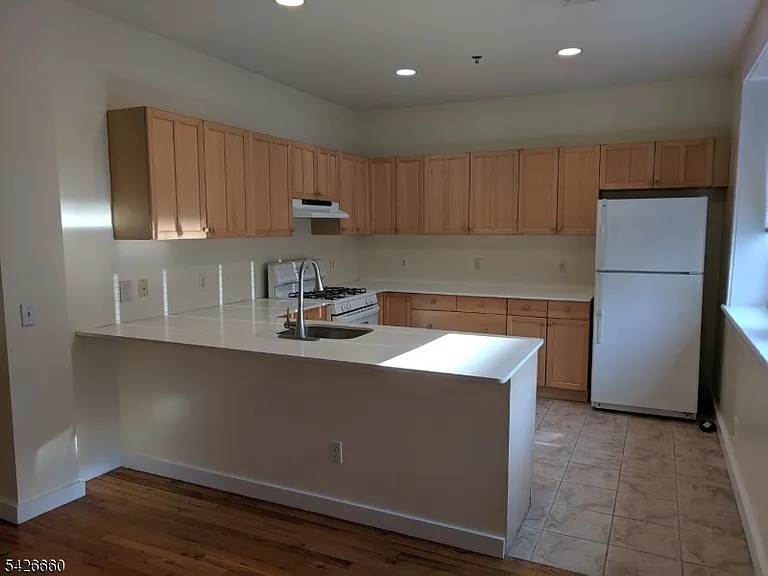 385 George St #2B — Photo 15