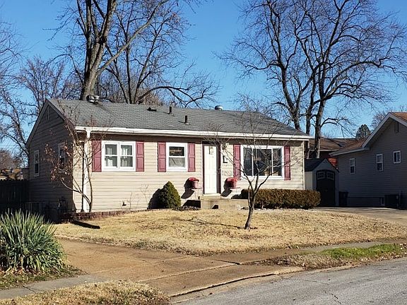 3rd image of 717 Village Square Dr