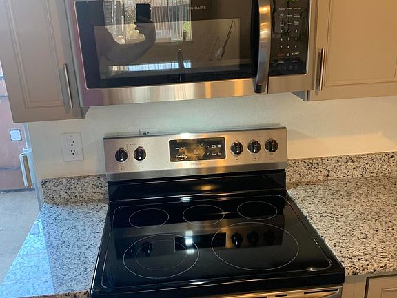 5th image of 1100 Alvarado Dr SE APT 105