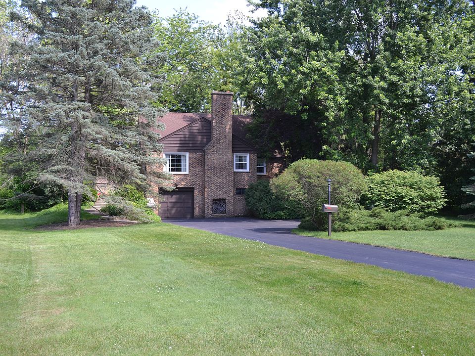 1st image of 577 Woodland Ln N