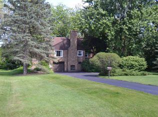 577 Woodland Ln N, Northfield, IL 60093