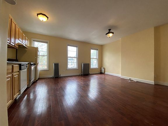 2nd image of 23 Henry St #2