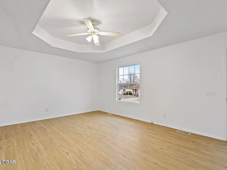 1177 E Amber Dr — Photo 3
