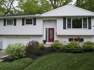 2081 Hermitage Dr, Twinsburg, OH 44087