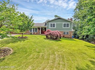 929 Oxford Hills Dr, Maryville, TN 37803