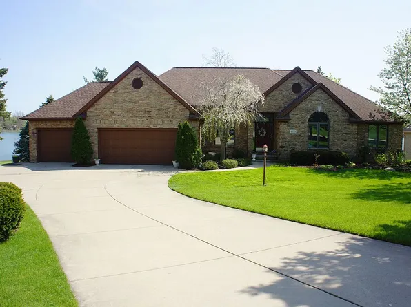 4199 Northshore Dr, Fenton, MI 48430