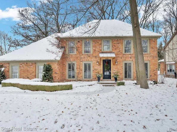 4143 Glencastle Dr, Troy, MI 48098