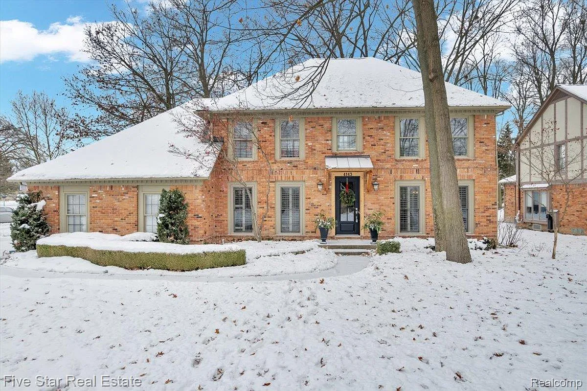 4143 Glencastle Dr photo 1