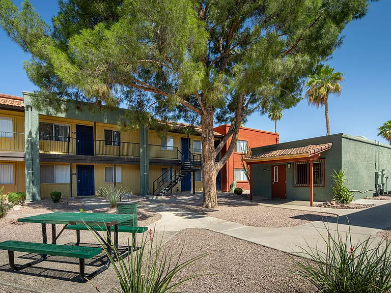 Desert Pines — Photo 4