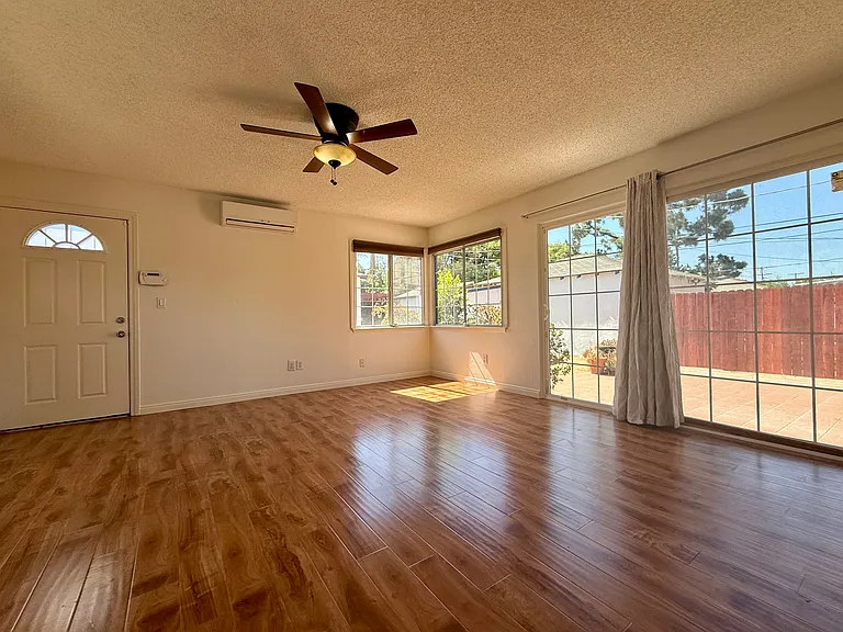 6205 Gentry Ave — Photo 16