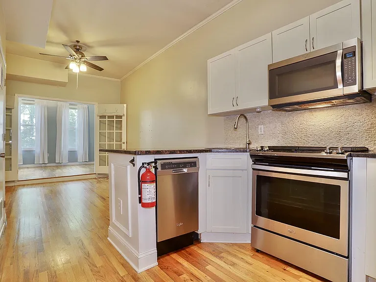 224 Madison St #1B — Photo 4