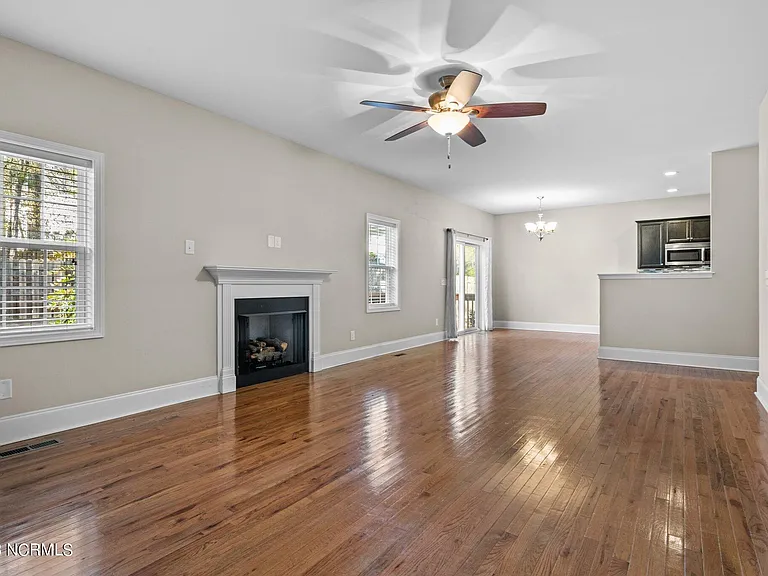290 Adams Cir — Photo 23