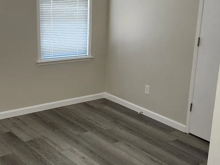 1902 Baker Ave — Photo 15